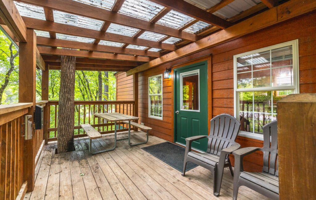 Exterior of the Deluxe Kozy Kabin at Ozark Outdoors Riverfront Resort