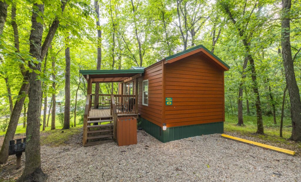 Exterior of the Deluxe Kozy Kabin – Pet Friendly at Ozark Outdoors Riverfront Resort