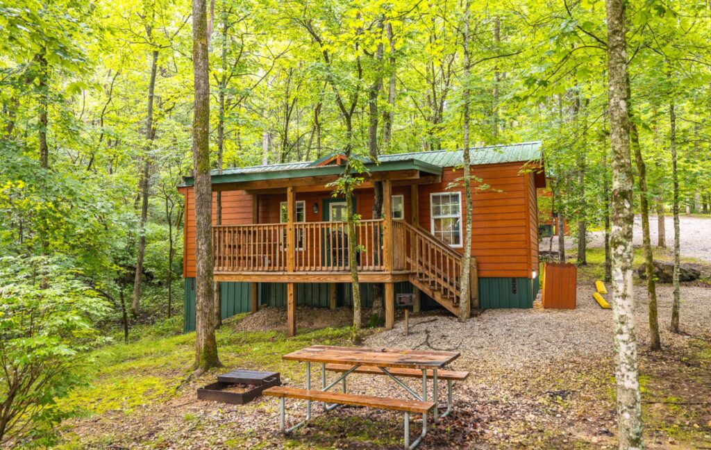 Exterior of the Deluxe Kozy Kabin – Pet Friendly at Ozark Outdoors Riverfront Resort