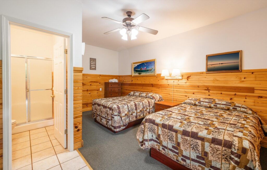 Living Room of the Do Drift Inn – Motel at Ozark Outdoors Riverfront Resort