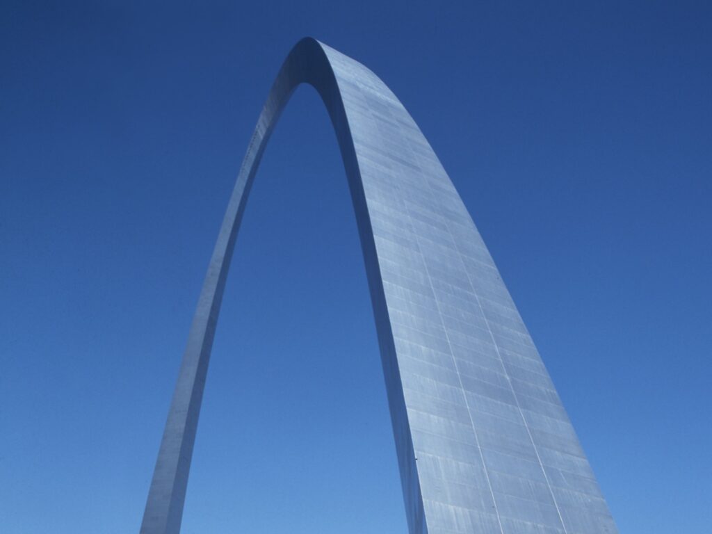 The Gateway Arch against a clear blue sky in downtown St. Louis